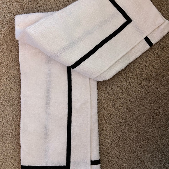 🐾 Animal Lover's White and Red Towel 🐾 - Picture 2 of 2